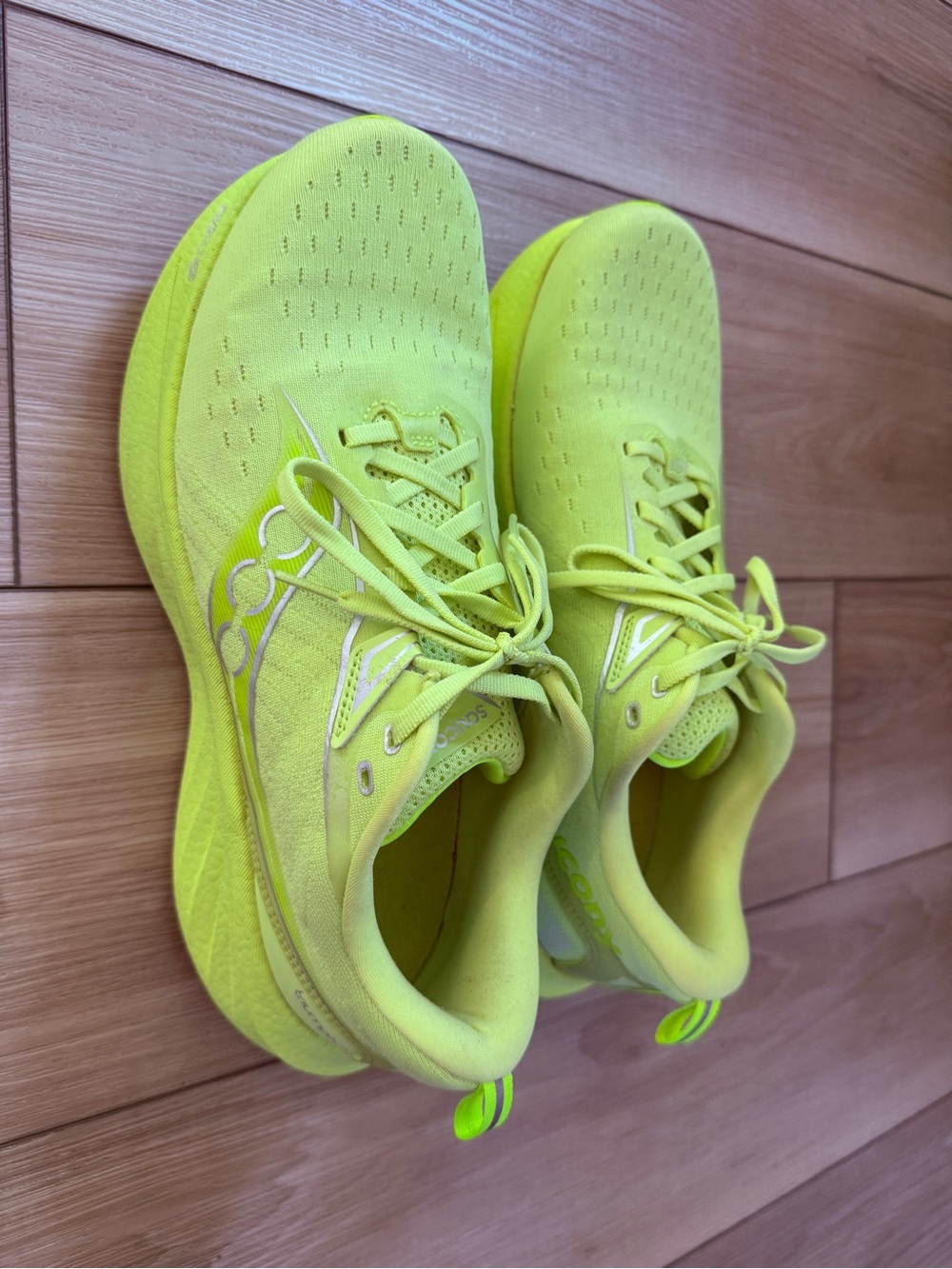 Saucony Triumph 22 Women’s Running Athletic Walking Shoes Size 12 - Picture 2 of 7